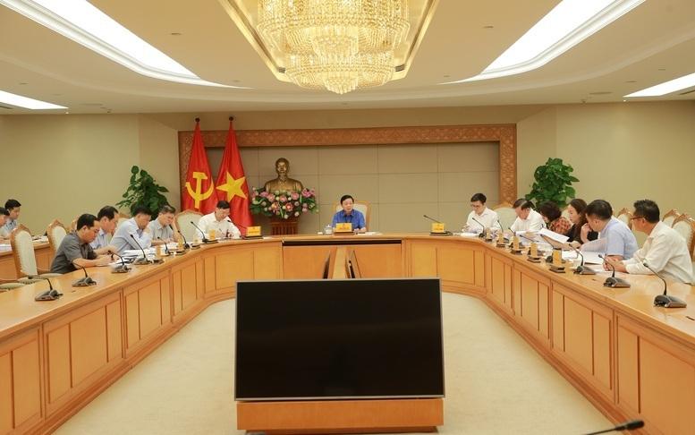 Phó Thủ tướng lưu ý, những lĩnh vực có chi phí cao, rủi ro lớn hoặc chưa có doanh nghiệp tư nhân đủ năng lực thì khu vực công cần đi trước mở đường - Ảnh: VGP/Minh Khôi