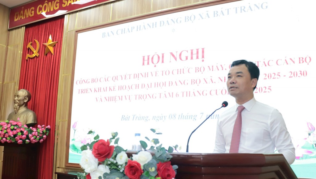 Xã Bát Tràng công bố các quyết định về tổ chức bộ máy, công tác cán bộ