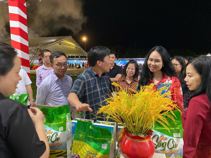 Nỗ lực thúc đẩy hệ sinh thái thương mại điện tử bền vững tại Việt Nam đang được Cục Thương mại điện tử và Kinh tế số , Bộ Công Thương tích cực triển khai thông qua nhiều chương trình hành động cụ thể. Ảnh: Cục Thương mại điện tử và Kinh tế số