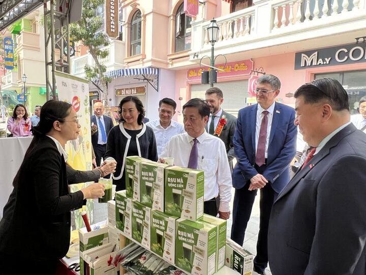 Hội chợ các sản phẩm OCOP xuất khẩu năm 2024. Ảnh: Cục Xúc tiến thương mại