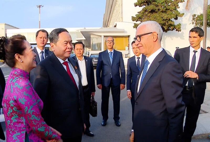 Chủ tịch Hạ viện Morooco Talbi El Alami đón Chủ tịch Quốc hội Trần Thanh Mẫn và Phu nhân cùng đoàn đại biểu cấp cao Việt Nam
