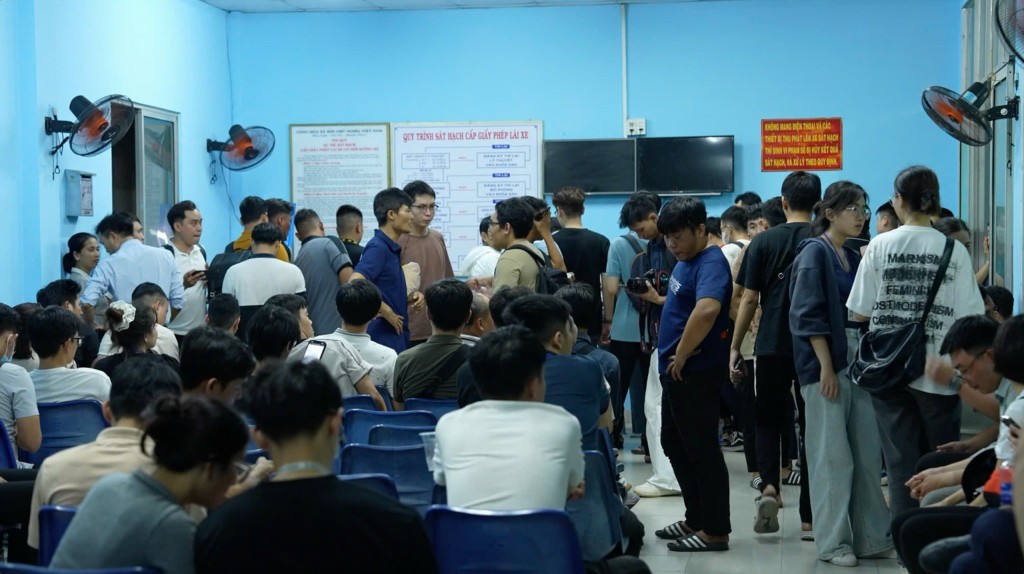 Hình ảnh quen thuộc tại các Trung tâm sát hạch lái xe ở TP Hồ Chí Minh những ngày gần đây