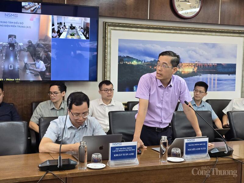Ông Nguyễn Anh Tuấn, Trưởng phòng Điều độ NSMO báo cáo tại cuộc họp