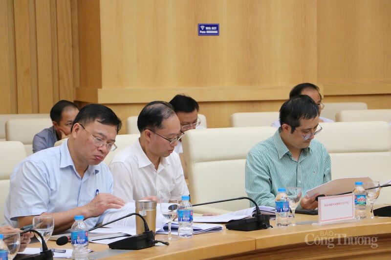 Đại diện khối Cục, Vụ thuộc Bộ Công Thương tham gia Hội nghị.