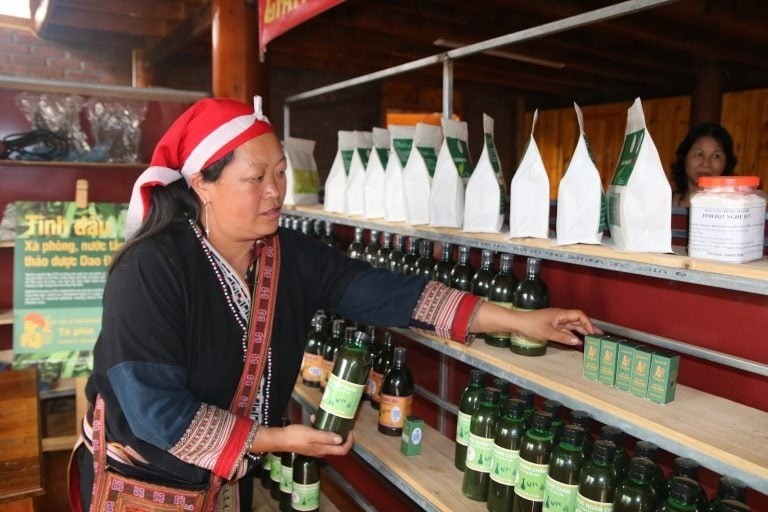 Sản phẩm thuốc tắm của HTX Cộng đồng Dao đỏ đạt OCOP 3 sao