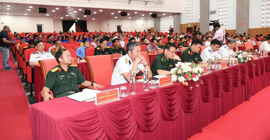 Các đại biểu tham dự buổi lễ (ảnh: Như Ngọc)