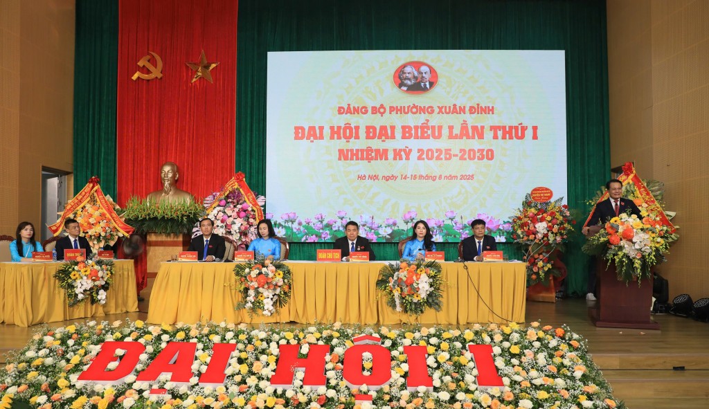 Đoàn Chủ tịch Đại hội