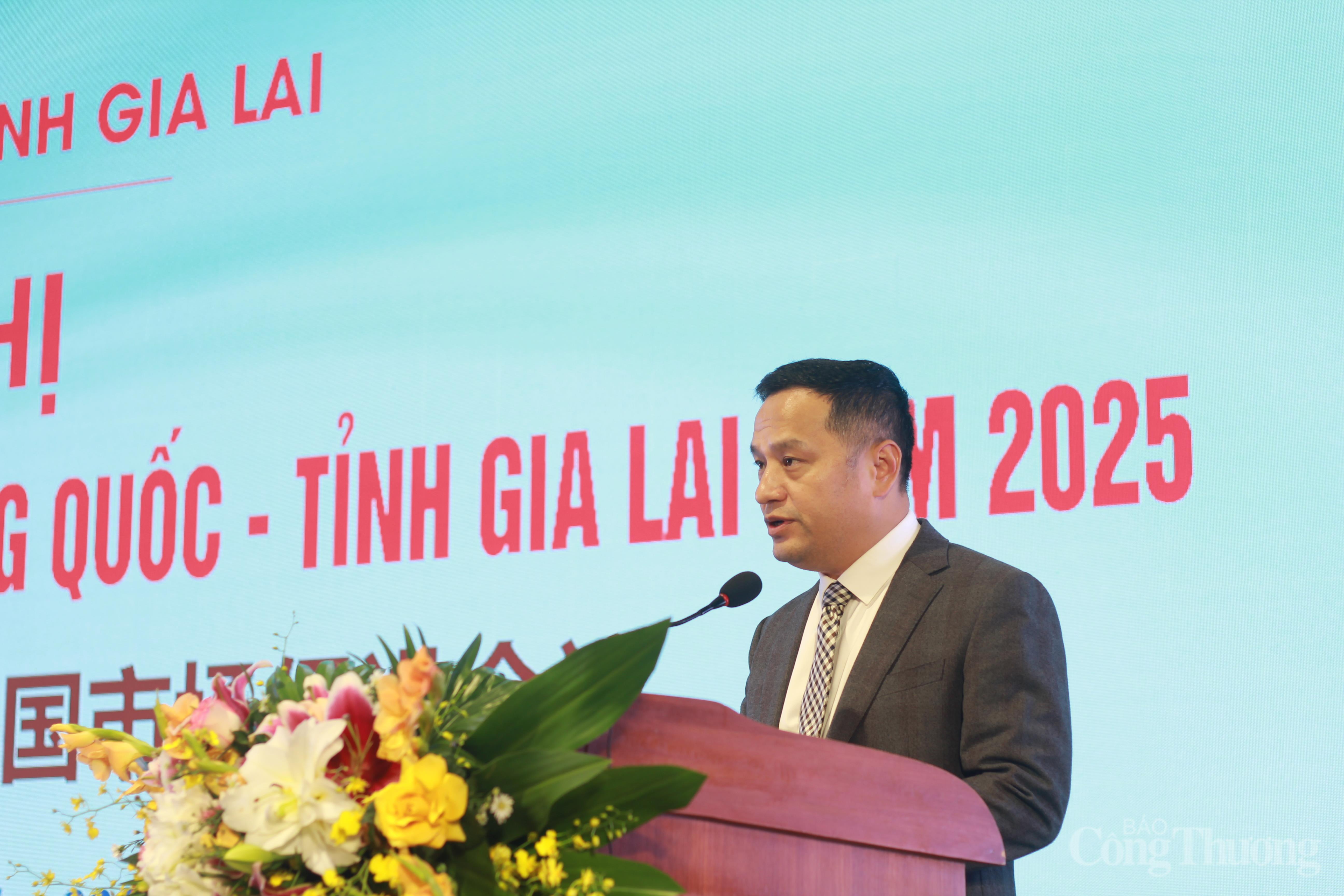 Ông Chu Hậu Nha, lãnh đạo Cục Dữ liệu lớn Khu tự trị Dân tộc Choang Quảng Tây (Trung Quốc) phát biểu tại hội nghị