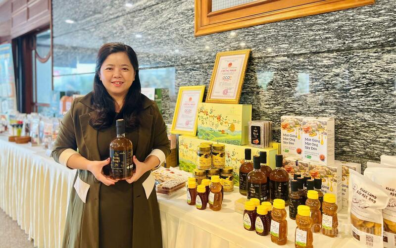 Các gian trưng bày sản phẩm OCOP trong khuôn khổ hội nghị