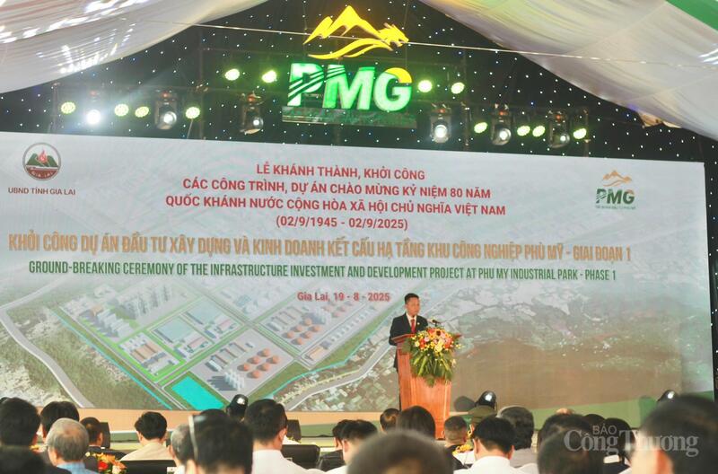 Lễ khởi công Khu công nghiệp Phù Mỹ giai đoạn 1. Ảnh: Hiền Mai