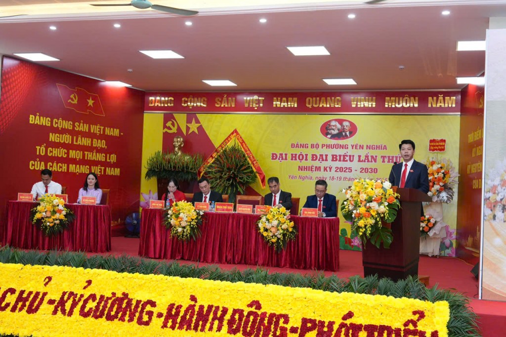 Đồng chí Nguyễn Nguyên Quân - Bí thư Đảng uỷ, Chủ tịch HĐND phường Yên Nghĩa phát biểu khai mạc đại hội