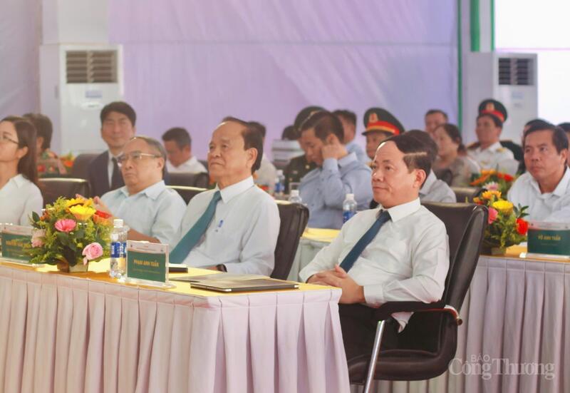 Các đại biểu tham dự lễ khởi công