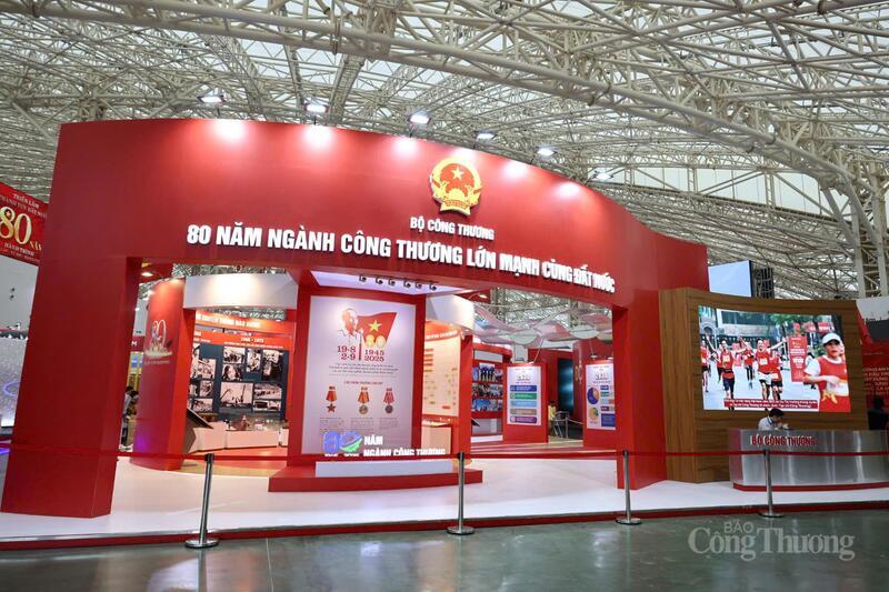 Không gian trưng bày của ngành Công Thương nhằm tôn vinh những thành tựu và đóng góp của ngành đối với đất nước.