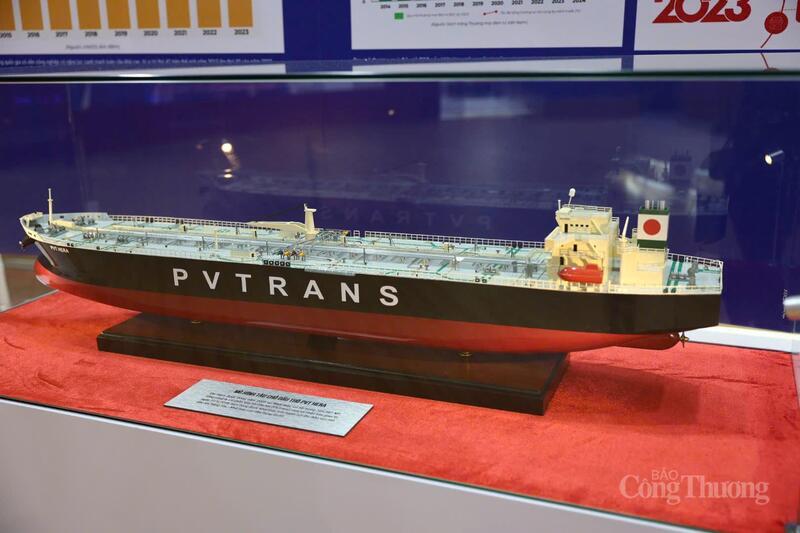 Mô hình tàu chở dầu thô PVT Hera trưng bày tại triển lãm