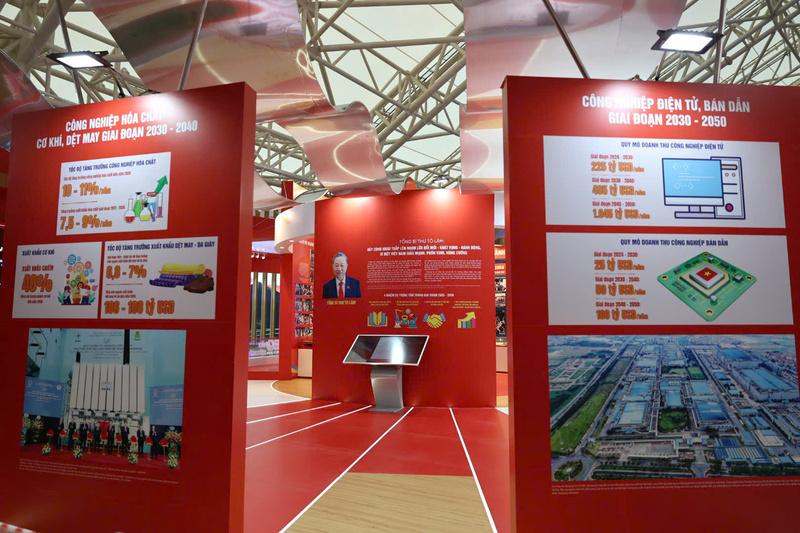 Không gian trưng bày “80 năm ngành Công Thương lớn mạnh cùng đất nước” được chia ra làm 5 khu vực: Khu vực khánh tiết; Khu vực ngành Công Thương - 80 năm lịch sử hào hùng; Khu vực ngành Công Thương - Thành tựu và dấu ấn; Khu vực ngành Công Thương trong kỷ nguyên vươn mình của đất nước; Khu vực trải nghiệm và tương tác