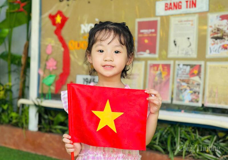 Vun đắp tình yêu nước cho các em nhỏ từ những điều giản dị, trực quan nhất