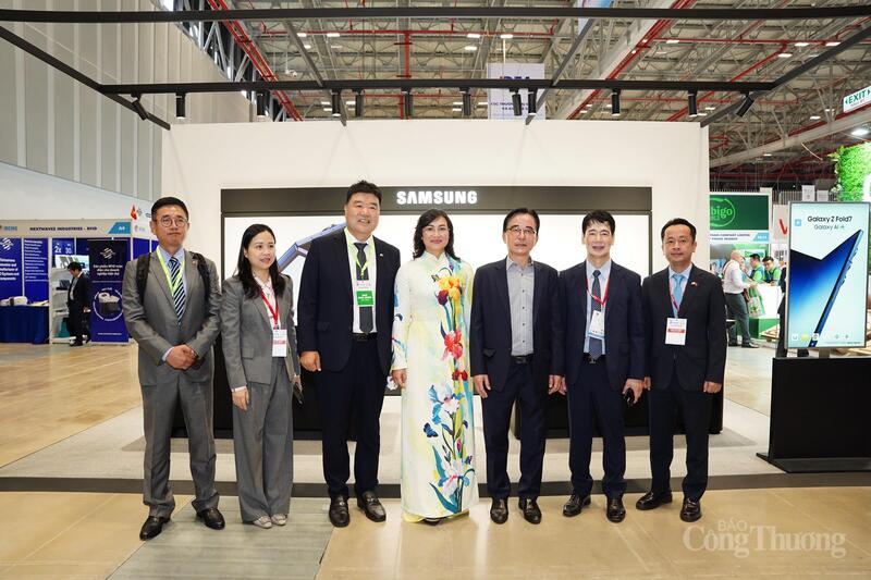 Chùm ảnh: Hàng nghìn du khách và doanh nghiệp đổ về Vietnam International Sourcing Expo 2025 - 14