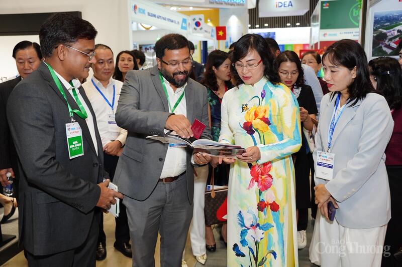 Chùm ảnh: Hàng nghìn du khách và doanh nghiệp đổ về Vietnam International Sourcing Expo 2025 - 9