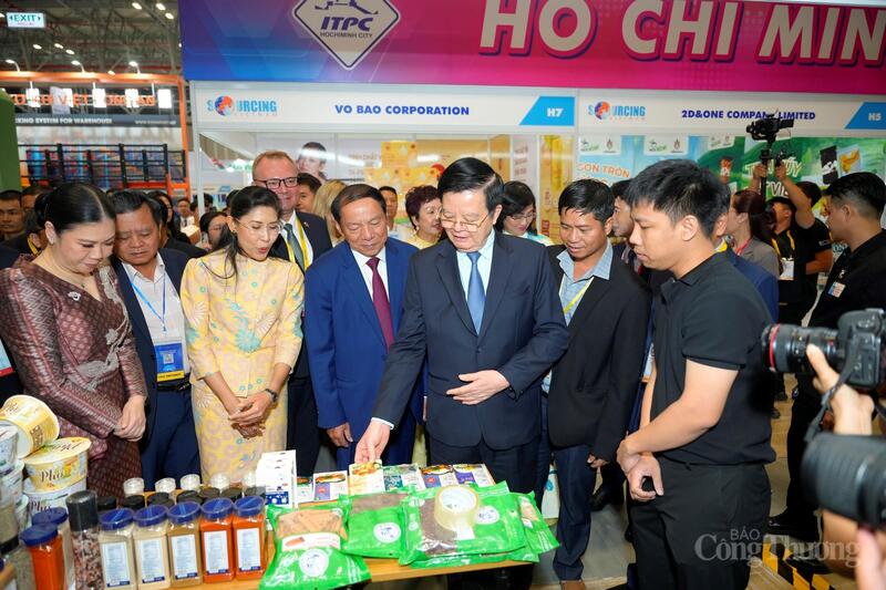 Chùm ảnh: Hàng nghìn du khách và doanh nghiệp đổ về Vietnam International Sourcing Expo 2025 - 4