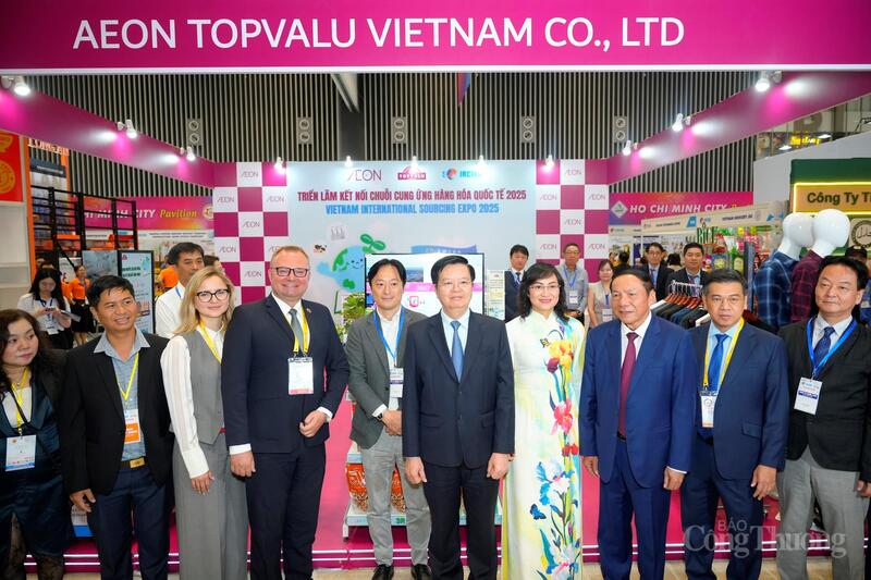 Chùm ảnh: Hàng nghìn du khách và doanh nghiệp đổ về Vietnam International Sourcing Expo 2025 - 5
