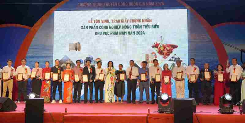 Chương trình bình chọn Sản phẩm công nghiệp nông thôn tiêu biểu cấp quốc gia đã trở thành bệ phóng đưa sản phẩm nông thôn vươn ra thị trường.