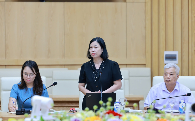 Bà Trương Hương Lan, Phó trưởng Ban Giám khảo phát biểu tại cuộc họp. Ảnh: Nguyễn Nam