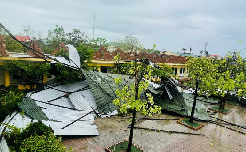 Trong sáng ngày 29/9, nhiều địa phương ở Hà Tĩnh cũng bắt đầu khắc phục hậu quả do cơn bão số 10 gây ra. Ảnh: Người dân cung cấp.