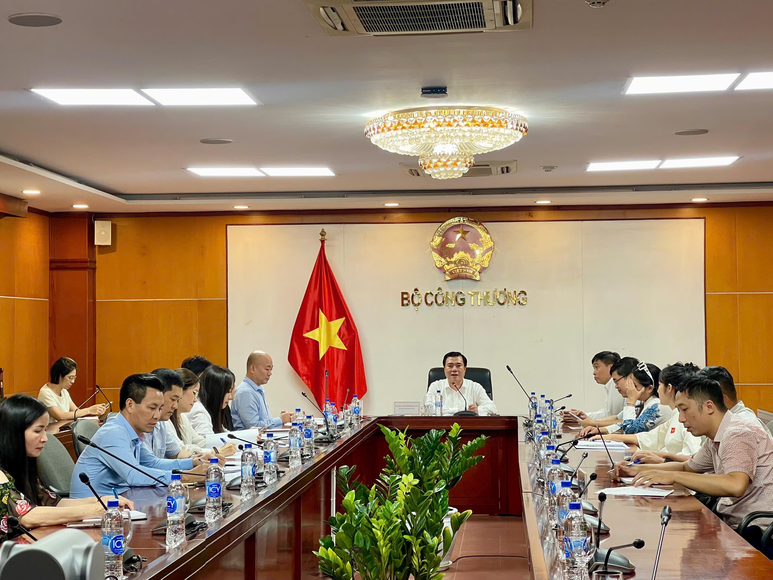 Toàn cảnh Hội nghị giao ban Xúc tiến thương mại tháng 9/2025 với hệ thống Thương vụ Việt Nam ở nước ngoài.