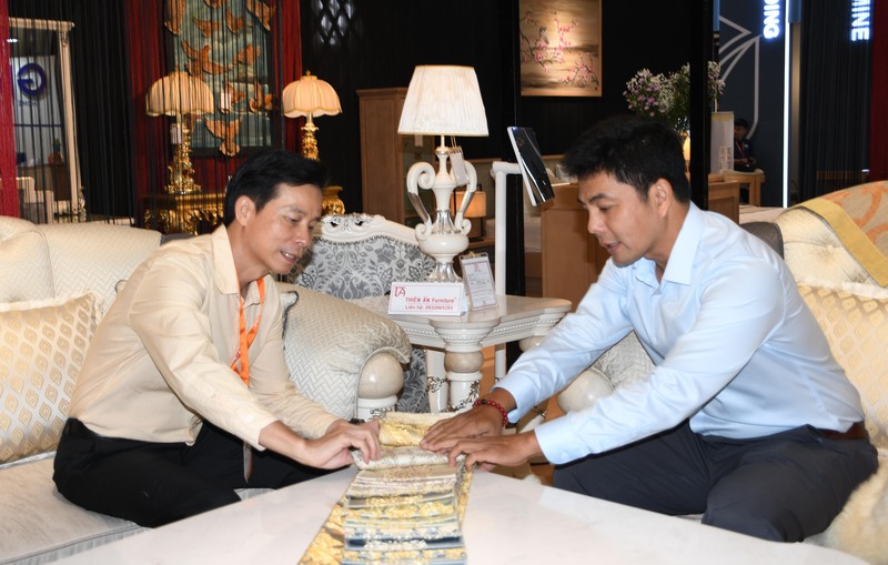 Triển lãm VIBE thúc đẩy mô hình sản xuất bền vững, kết nối giữa doanh nghiệp, nhà thiết kế và người tiêu dùng. Ảnh: Minh Khuê.