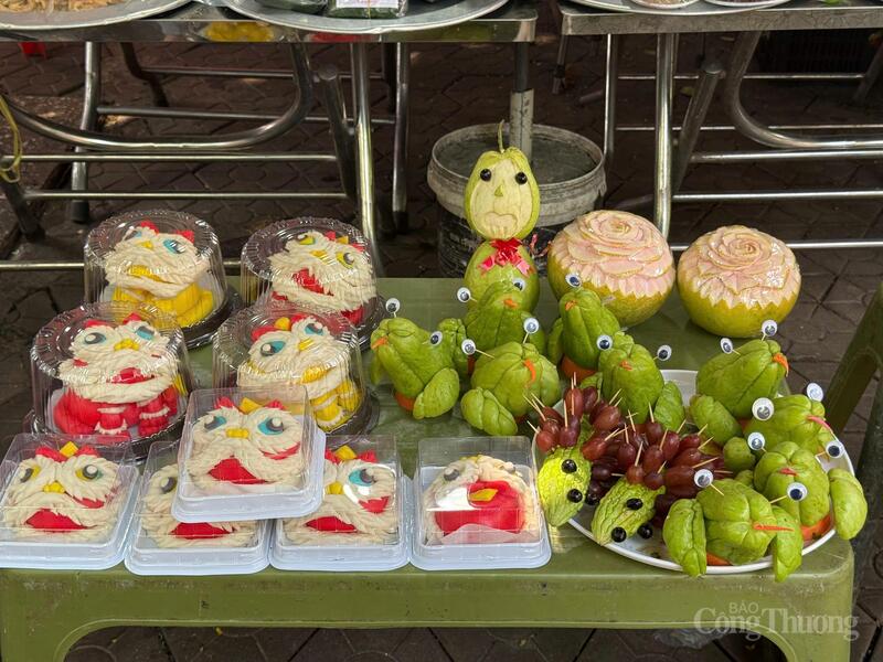 Các loại trái cây tạo hình ngộ nghĩnh sẽ là điểm nhấn cho mâm cỗ của mọi gia đình.