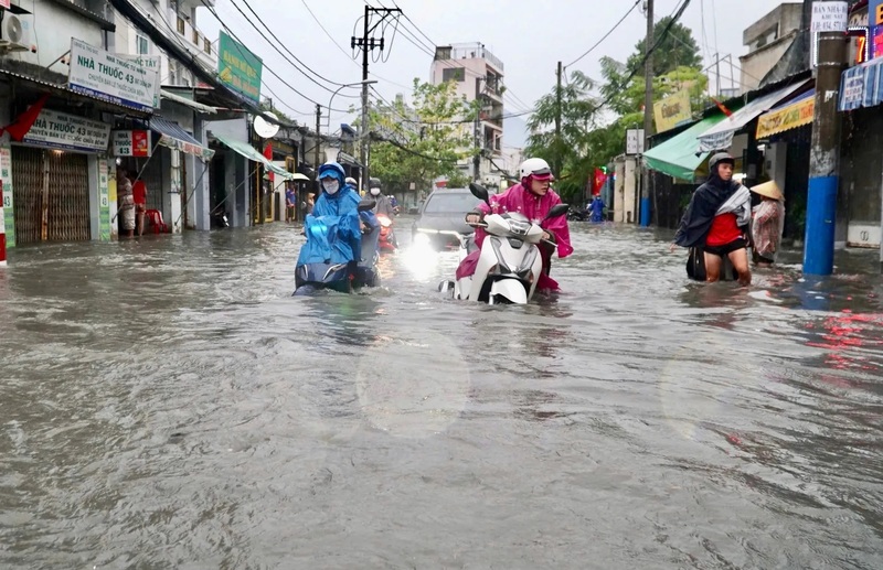 Do ảnh hưởng của hoàn lưu bão số 11, đêm ngày 6/10 và sáng sớm ngày 7/10 khu vực Bắc Bộ và Thanh Hóa đã có mưa vừa, mưa to, có nơi mưa rất to.