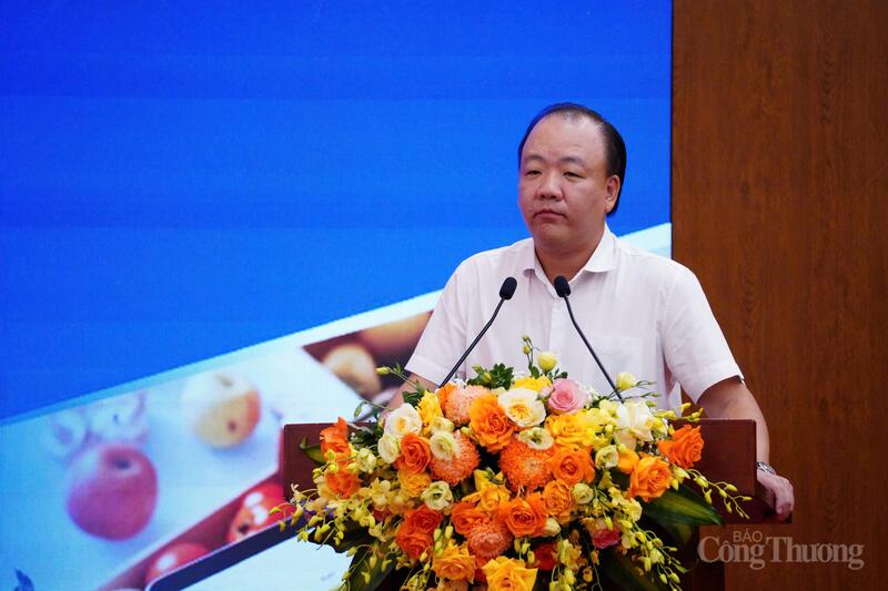 Ông Trần Hữu Linh phát biểu tại diễn đàn.