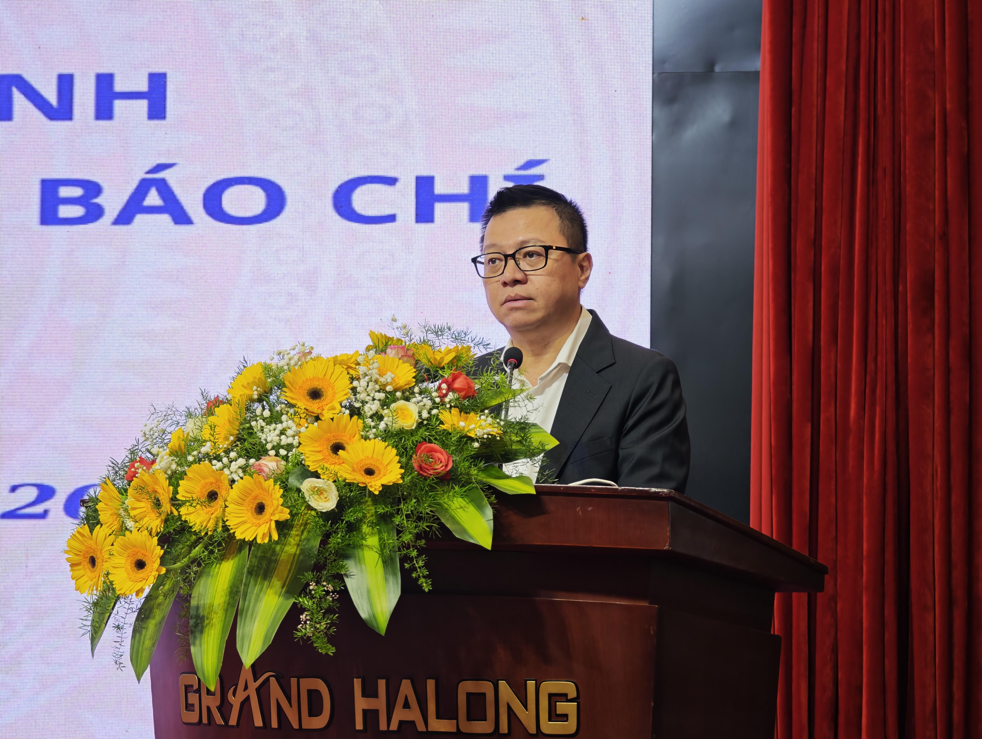 Ông Lê Quốc Minh, Phó Trưởng Ban Tuyên giáo và Dân vận Trung ương, Chủ tịch Hội Nhà báo Việt Nam, Tổng Biên tập Báo Nhân dân phát biểu tại Toạ đàm