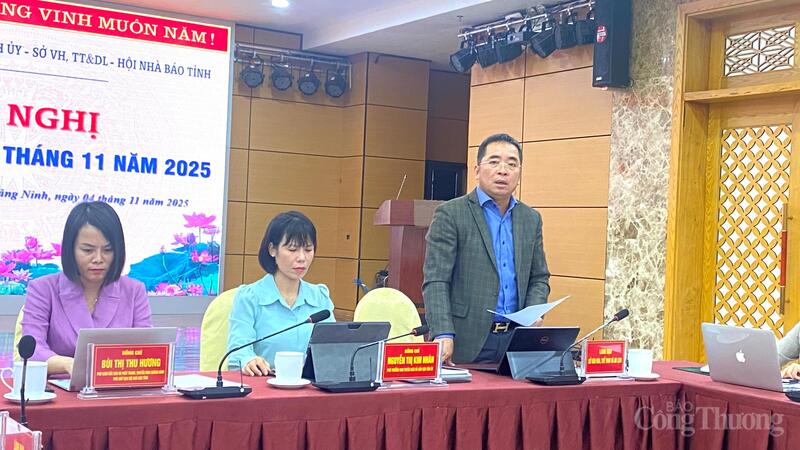 Đại diện lãnh đạo Sở Văn hóa, Thể thao và Du lịch tỉnh Quảng Ninh phát biểu.