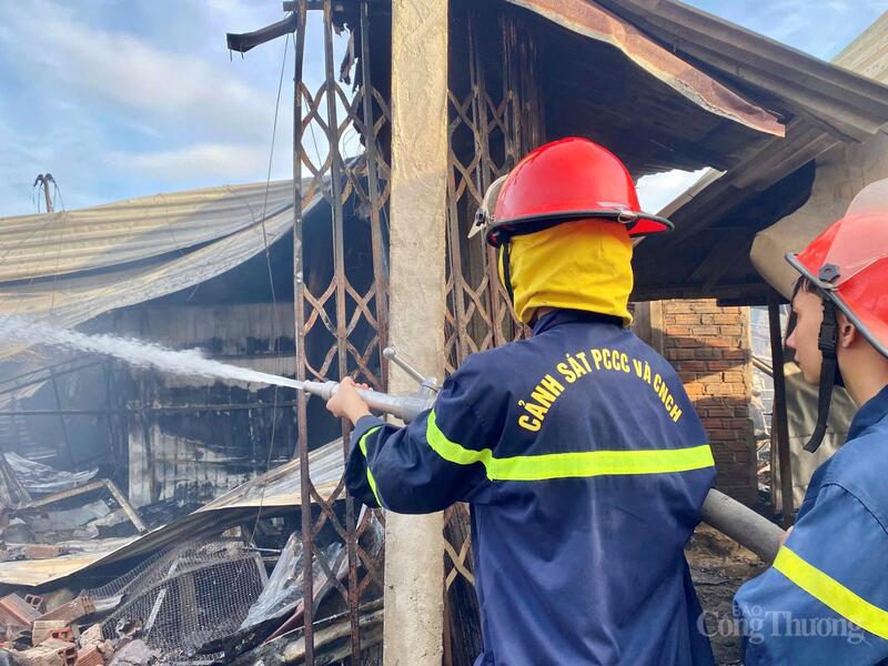 Đến sáng nay ngày 5/11, đám cháy đã được dập tắt hoàn toàn.