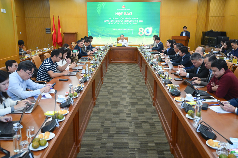 Toàn cảnh họp báo. Ảnh: N.H