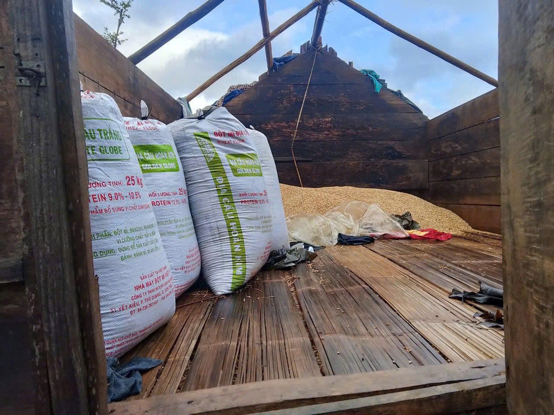 Một ngôi nhà ở xã Trà Linh bị gió tốc mái hoàn toàn. Ảnh: Nguyễn Dương