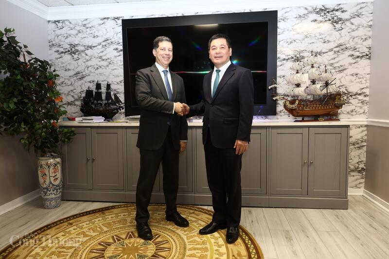 Bộ trưởng Nguyễn Hồng Diên và ông Joseph (Joe) Damond, Chủ tịch Toàn cầu Chính sách Thương mại Quốc tế và Khoa học. Ảnh: Nguyên Minh