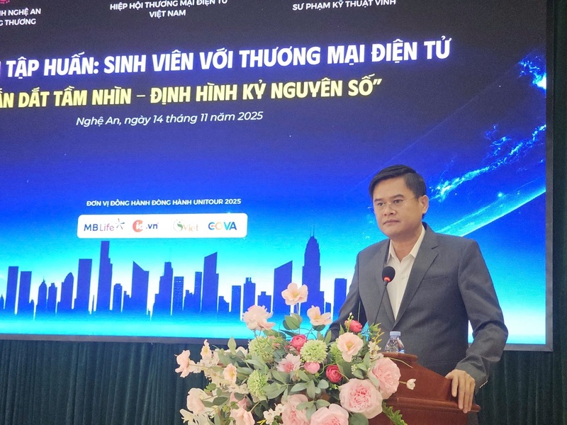 Ông Võ Quang Tuấn, Phó Giám đốc Sở Công Thương Nghệ An phát biểu khai mạc hội nghị. Ảnh: Văn Long