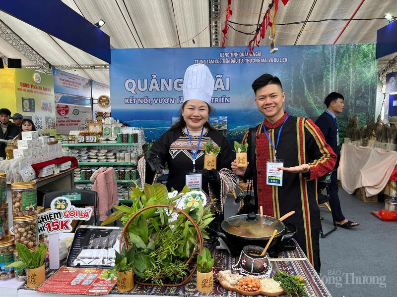 Nghệ nhân Nguyễn Thị Hồng Yến - Bàn tay vàng quốc gia 2025. Ảnh: Thanh Thảo