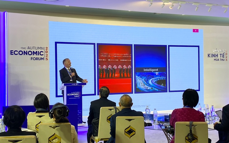 Ông Warrick Cleine, Chủ tịch kiêm Tổng Giám đốc Điều hành KPMG Việt Nam và Campuchia trình bày tham luận.