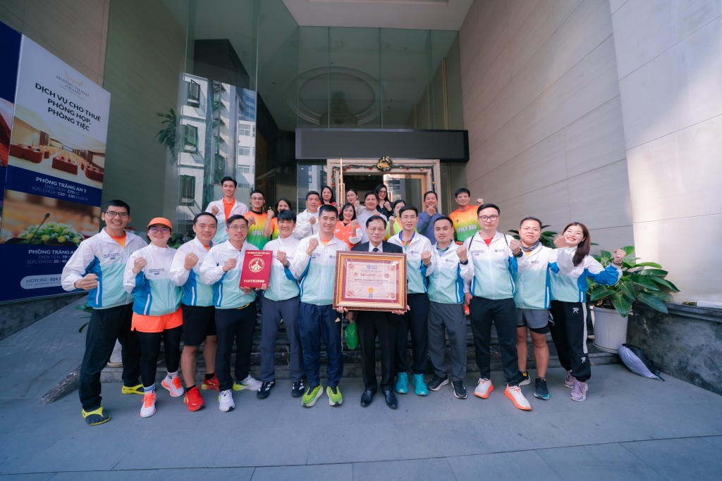 FPT Polytechnic làm nên kỳ tích tại VnExpress Marathon Hanoi Midnight FPT Polytechnic làm nên kỳ tích tại VnExpress Marathon Hanoi Midnight