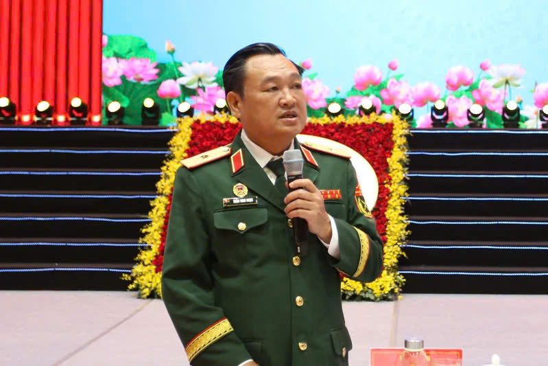 Thiếu tướng Trần Vinh Ngọc, Bí thư Đảng ủy, Chính ủy Quân khu phát biểu kết luận. Ảnh: Báo Quân khu 7