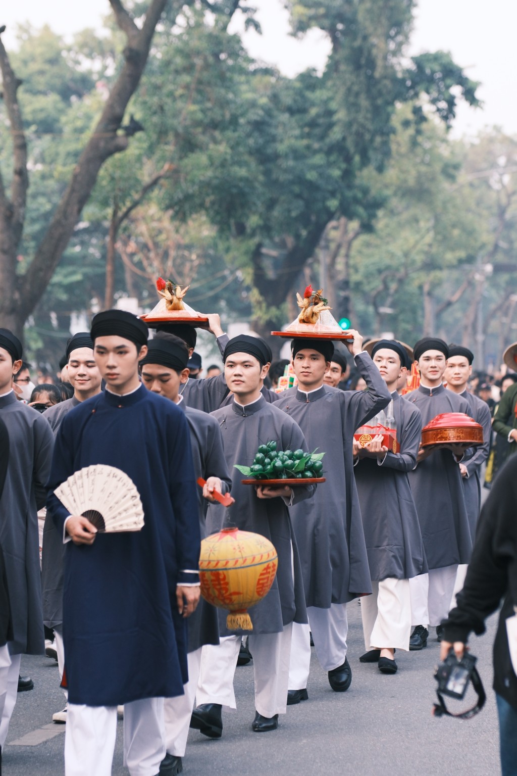 Dàn Hoa hậu rạng ngời hạnh phúc diễu hành Bách hoa hỷ sự