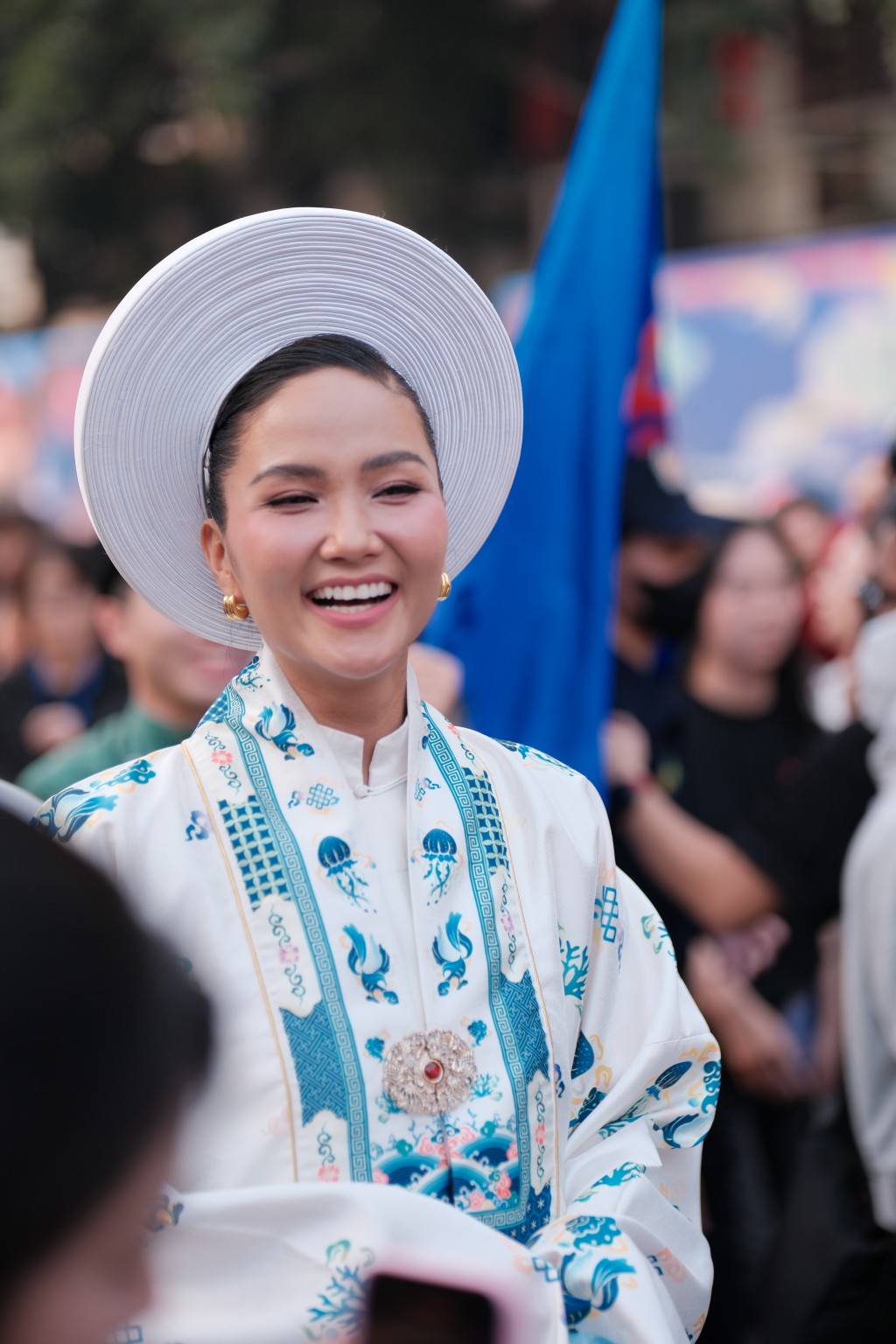 Hoa hậu H'Hen Niê rạng rỡ tham gia chương trình