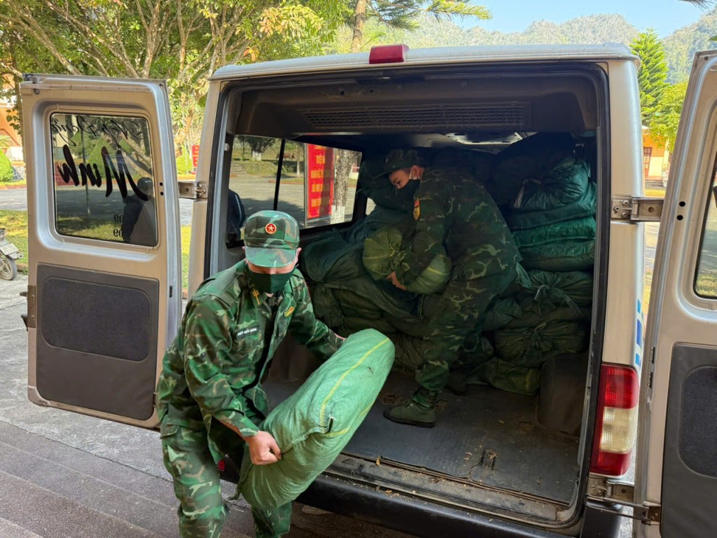 Phát hiện, thu giữ hơn 3 tấn hàng hóa không rõ nguồn gốc