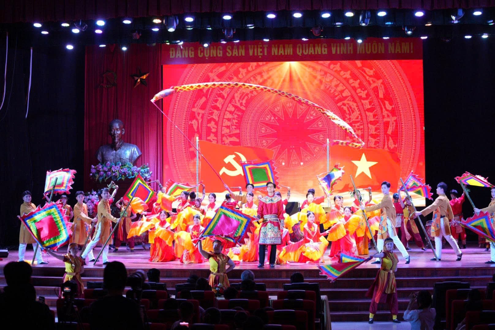 “Dấu son” - hào khí dân tộc ngân vang trong ngôn ngữ âm nhạc “Dấu son” - hào khí dân tộc ngân vang trong ngôn ngữ âm nhạc