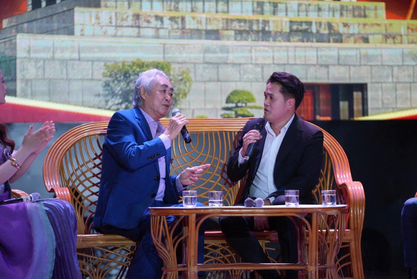 Điểm nhấn của chương trình là phần (Giao lưu giữa NSND Quang Thọ và ca sĩ Trường Linh) Điểm nhấn của chương trình là phần (Giao lưu giữa NSND Quang Thọ và ca sĩ Trường Linh)