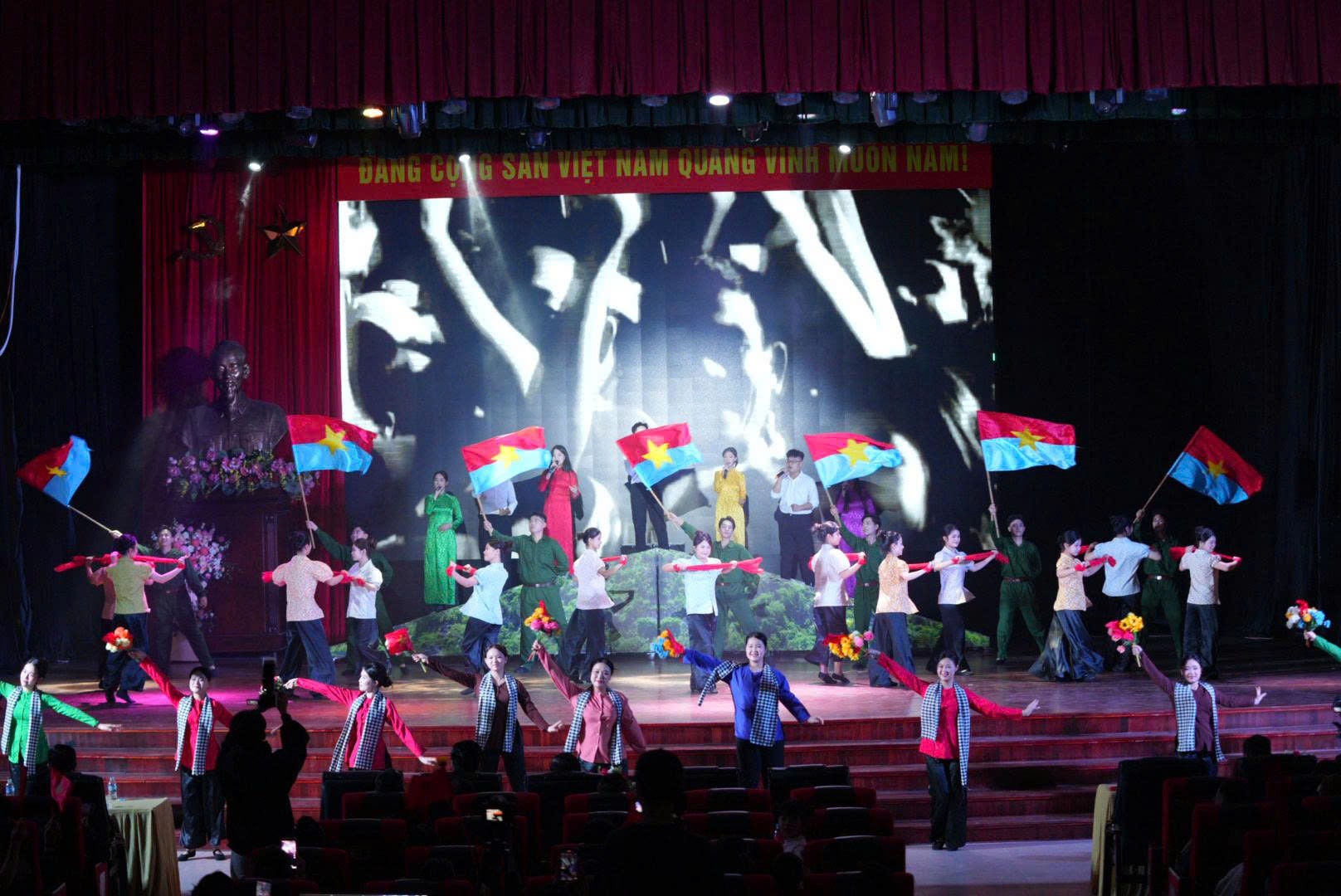 “Dấu son” - hào khí dân tộc ngân vang trong ngôn ngữ âm nhạc “Dấu son” - hào khí dân tộc ngân vang trong ngôn ngữ âm nhạc