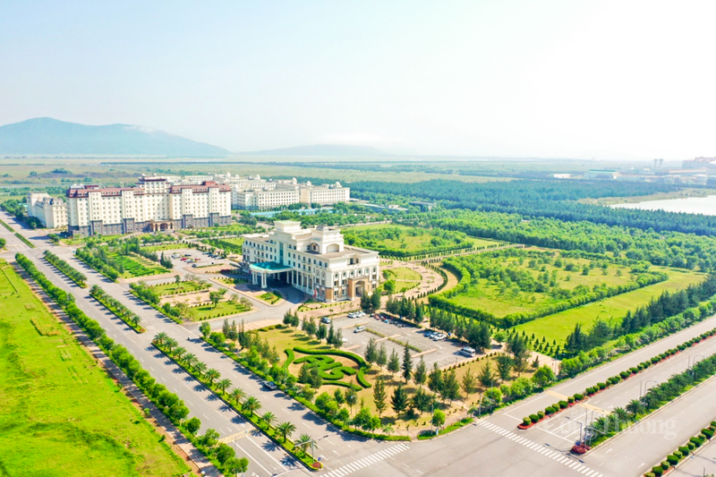 Màu xanh bạt ngàn trong khuôn viên Công ty TNHH Gang thép Hưng Nghiệp Formosa Hà Tĩnh. Ảnh: FHS Hà Tĩnh